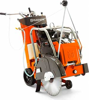 Резчик швов HUSQVARNA FS-524 в прокат в Ижевске. У нас лучшая цена за сутки! Возможность взять в аренду с выгодной скидкой до 40% при экспресс доставке 24/7. И помните, ночью стоимость еще дешевле на 30%! #арендапрокат #виброплита #выгодно